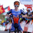 Eddie Dunbar - Vuelta 2024: Dunbar wins at Picón Blanco, Roglic retains La Roja