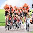 Ineos grenadiers - Paris-Nice 2026: INEOS Grenadiers wint TTT, Ayuso takes yellow