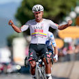 Jhonatan Narvaez - Giro 2026: Narváez sealshat-trick from breakaway, Eulálio still in pink