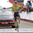 Jonas Vingegaard - Vuelta 2025: Solo triumph Vingegaard, Træen holds on to red