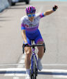 Giro Donne 2022: Solo triumph Faulkner, Van Vleuten almost home