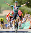 Vuelta Femenina 2024: Vos wins hilltop sprint, Vollering still leader