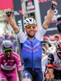 Giro 2022: Sprint victory Cavendish on stage 3, Van der Poel still leader
