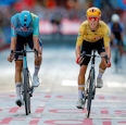 Tobias Halland Johannessen - Vuelta 2026: Johannessen wins three-up sprint, Mas seals overall