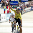 Wout van Aert pr - Paris - Roubaix 2026: Van Aert outsprints Pogacar in Roubaix Velodrome